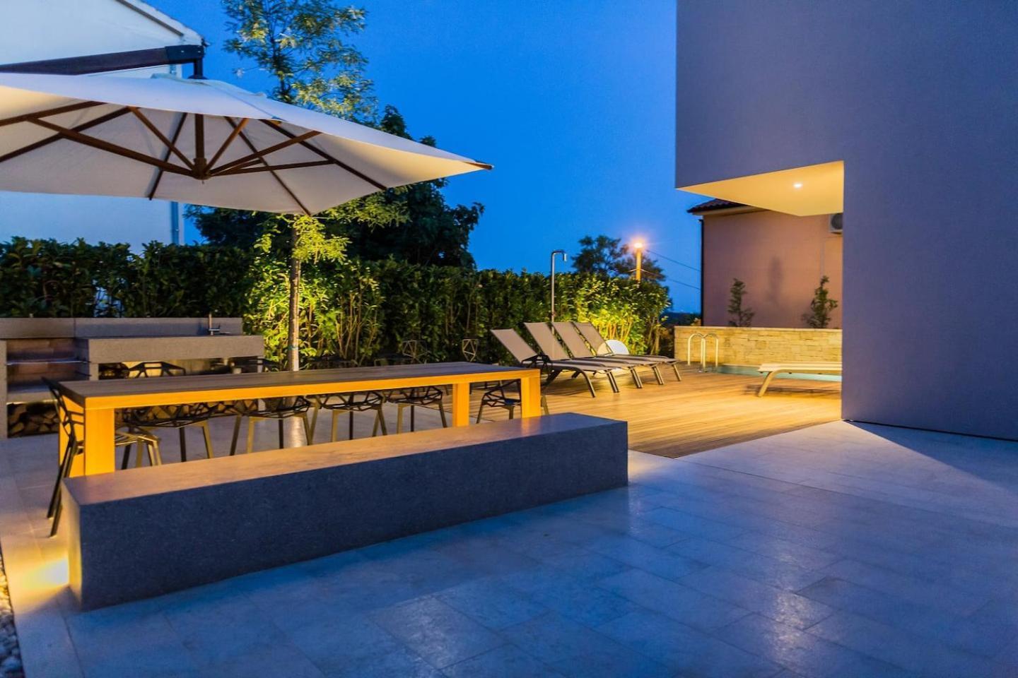 Meryema - Excellent With Sea View Villa Poreč